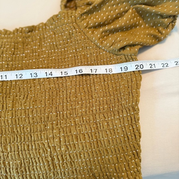 Wild Fable Size XL Cottagecore Smocked Cropped Off The Shoulder Tops Lot of 2 - Picture 7 of 12